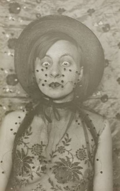 Gertrud Arndt en su serie de autoretratos teatralizados, Dessau 1930. |