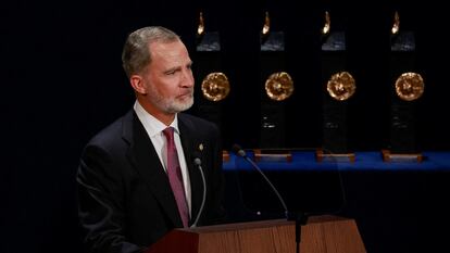 El rey Felipe VI, durante su discurso en la ceremonia de los Premios Princesa de Asturias, en el teatro Campoamor de Oviedo.