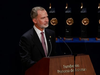 El rey Felipe VI, durante su discurso en la ceremonia de los Premios Princesa de Asturias, en el teatro Campoamor de Oviedo.