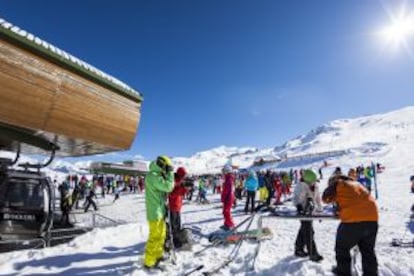 Esquiadores en Baqueira Beret.