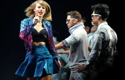 Taylor Swift durante el concierto en Glasgow de su gira '1989'
