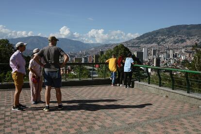 turistas en medellin