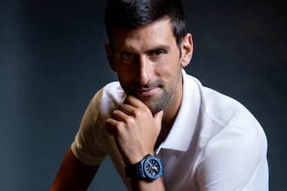 Unos días antes del inicio del US Open, el tenista número uno del mundo ha optado por convertirse en embajador del fabricante suizo de relojes de lujo, igual que otros deportistas como Mbappé, Usain Bolt y Dustin Johnson..