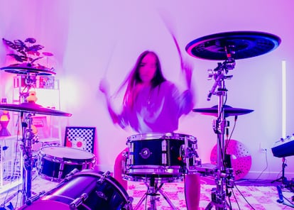 Rybalchenko atribuye su gusto por el rock y el metal a sus padres, que desde pequeña la expusieron a bandas como Metallica.
