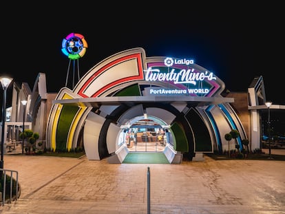 Imagen exterior de LaLiga TwentyNine’s, el nuevo 'sports bar' situado en el acceso de PortAventura World.