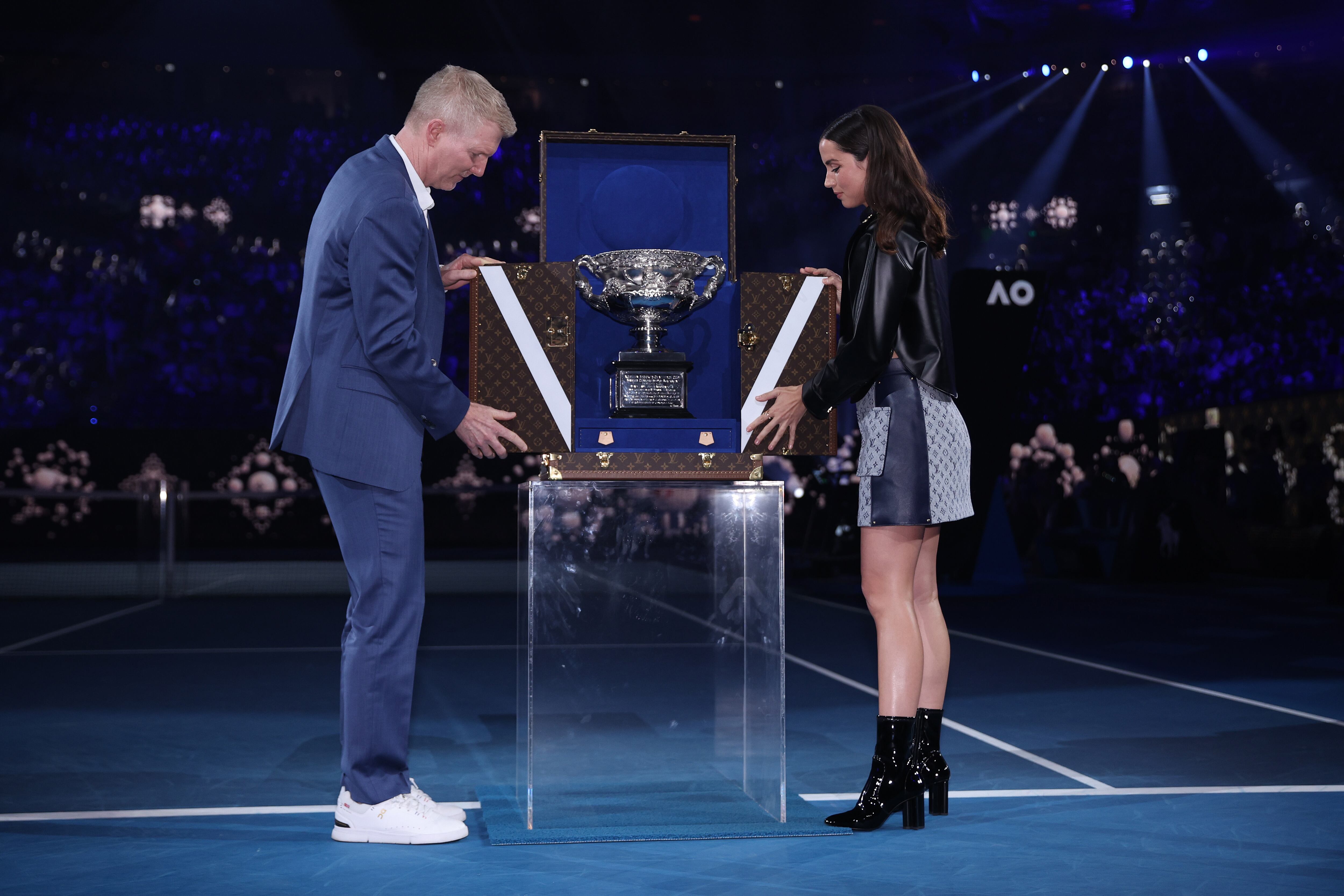 La actriz se ha encargado de amadrinar la ceremonia previa junto al extenista Jim Courier.