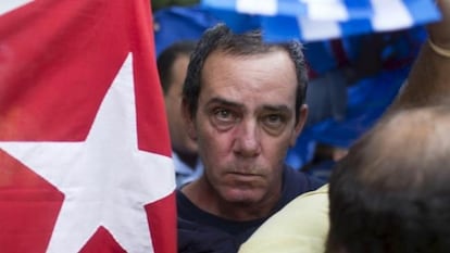 Lázaro Yuri Valle Roca, durante una protesta en Cuba.