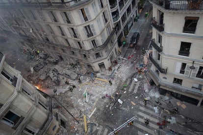 Vista desde arriba de la esquina de la calle de Treviso con la calle Santa Cecilia poco después de la explosión.