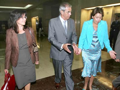 María José Caride, Magdalena Álvarez y Emilio Pérez Touriño, ayer en el Ministerio de Fomento.