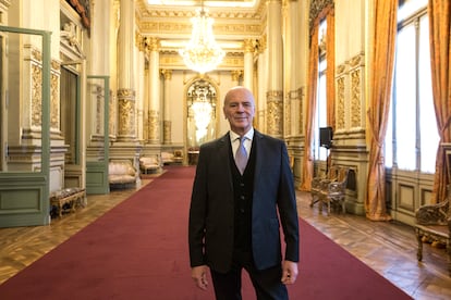 El director del Teatro Colón, Jorge Telerman, en uno de los pasillos del recinto bonaerense, el 9 de junio de 2022. 