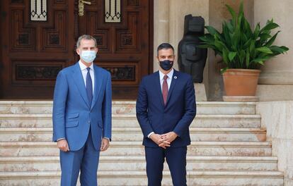 Felipe VI y Pedro Sánchez en el Palacio de Marivent (Mallorca), en agosto.