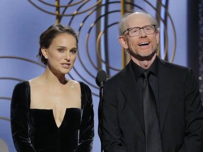 Natalie Portman e Ron Howard na apresentação do prêmio de Melhor Diretor no Globo de Ouro.