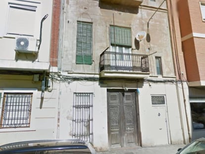 Vivienda de la calle Benlliure, en el barrio del Cabanyal de Valencia, donde se ha hallado el cadáver.