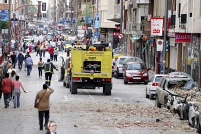 Una calle céntrica de Lorca, tras producirse el terremoto.