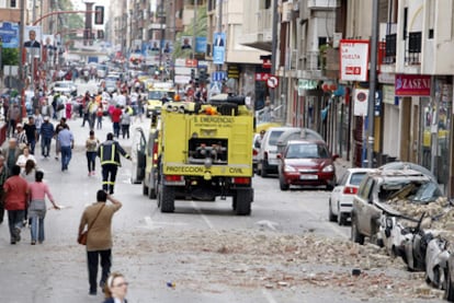 Una calle céntrica de Lorca, tras producirse el terremoto.