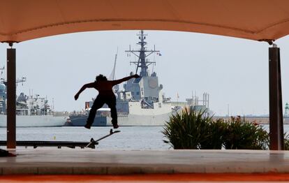 La fragata 'Méndez Núñez', buque de mando de la Agrupación Naval Permanente 2, atraca en Alicante tras finalizar el mayor ejercicio naval aliado del año, el Steadfast Defender.