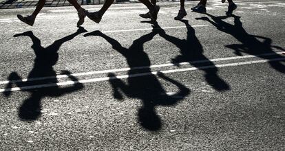 Los atletas de los 20 kilómetros marcha durante la prueba disputada por las calles de Barcelona durante el Campeonato de Europa de Atletismo Barcelona 2010.