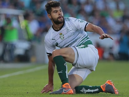 Araujo, durante un partido con Santos Laguna.