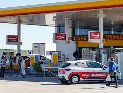 Gasolinera donde ha fallecido un policía nacional tiroteado, este miércoles en Villagonzado-Pedernales.