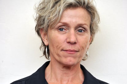 Frances McDormand en The New York Times: "Algo ha pasado en nuestra cultura: nadie puede envejecer pasados los 45, tanto en la moda, como la cosmética o en la propia actitud. Todo el mundo viste como un adolescente o se tiñe el pelo. Mi cara no ha mutado de ninguna manera. Joel (Cohen, su marido) y yo hemos tenido esta conversación muy a menudo. Él tiene que frenarme para que no se lo diga a la gente. Estoy llena de miedo y rabia por lo que se han hecho".