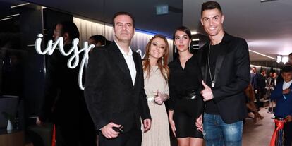 Georgina Rodríguez y Cristiano Ronaldo, en la inauguración de la primera clínica Insparya en Madrid, en 2019, junto a su socio Paulo Ramos.