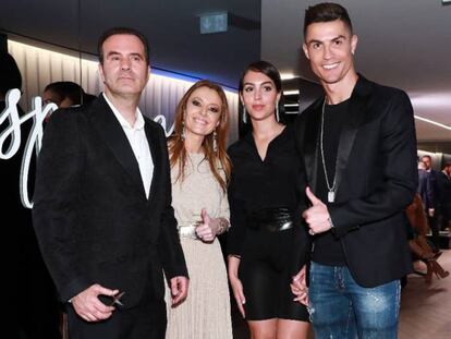 Georgina Rodríguez y Cristiano Ronaldo, en la inauguración de la primera clínica Insparya en Madrid, en 2019, junto a su socio Paulo Ramos.