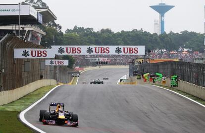 Vettel lidera la prueba en Interlagos.