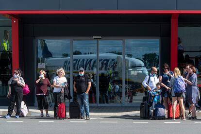 Pasajeros de un vuelo de Ryanair desde la República Checa a Alicante.