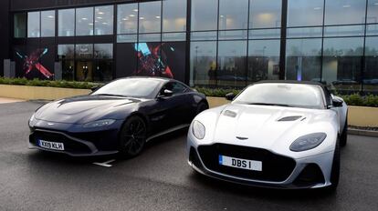 Coches de Aston Martin aparcados en la factoría de St Athan, Gales. 
 