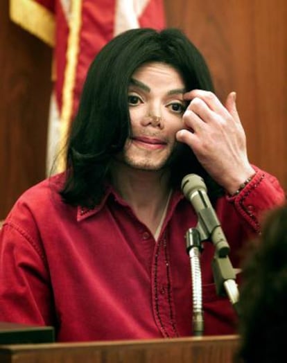 Cuando murió, en 2009, corrió el rumor de que al cantante le faltaba la nariz.