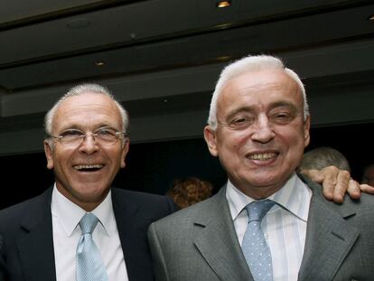 Isidro Fainé, presidente de La Caixa, y Miguel Martín, de la AEB, en una foto de 2008.