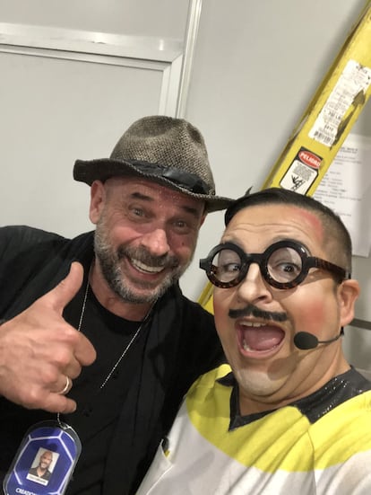 Guy Laliberté (izquierda), fundador del Circo del Sol, con Mateo Amieva en otoño en Barcelona. / CORTESÍA DE MATEO AMIEVA