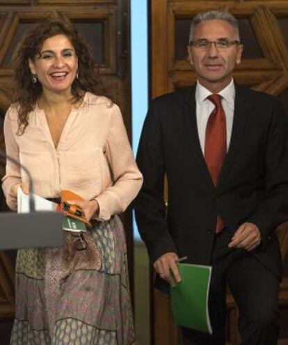 María Jesús Montero y Miguel Ángel Vázquez, tras el Consejo de Gobierno.