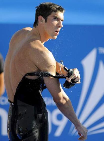 Phelps, tras la prueba, con su traje empapado.