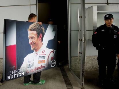 Un retrato de Jenson Button en el circuito de China.