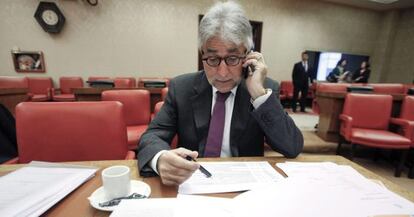 El diputado de CiU, Jose Sánchez Llibre, en la Comisión de Presupuestos del Congreso.
