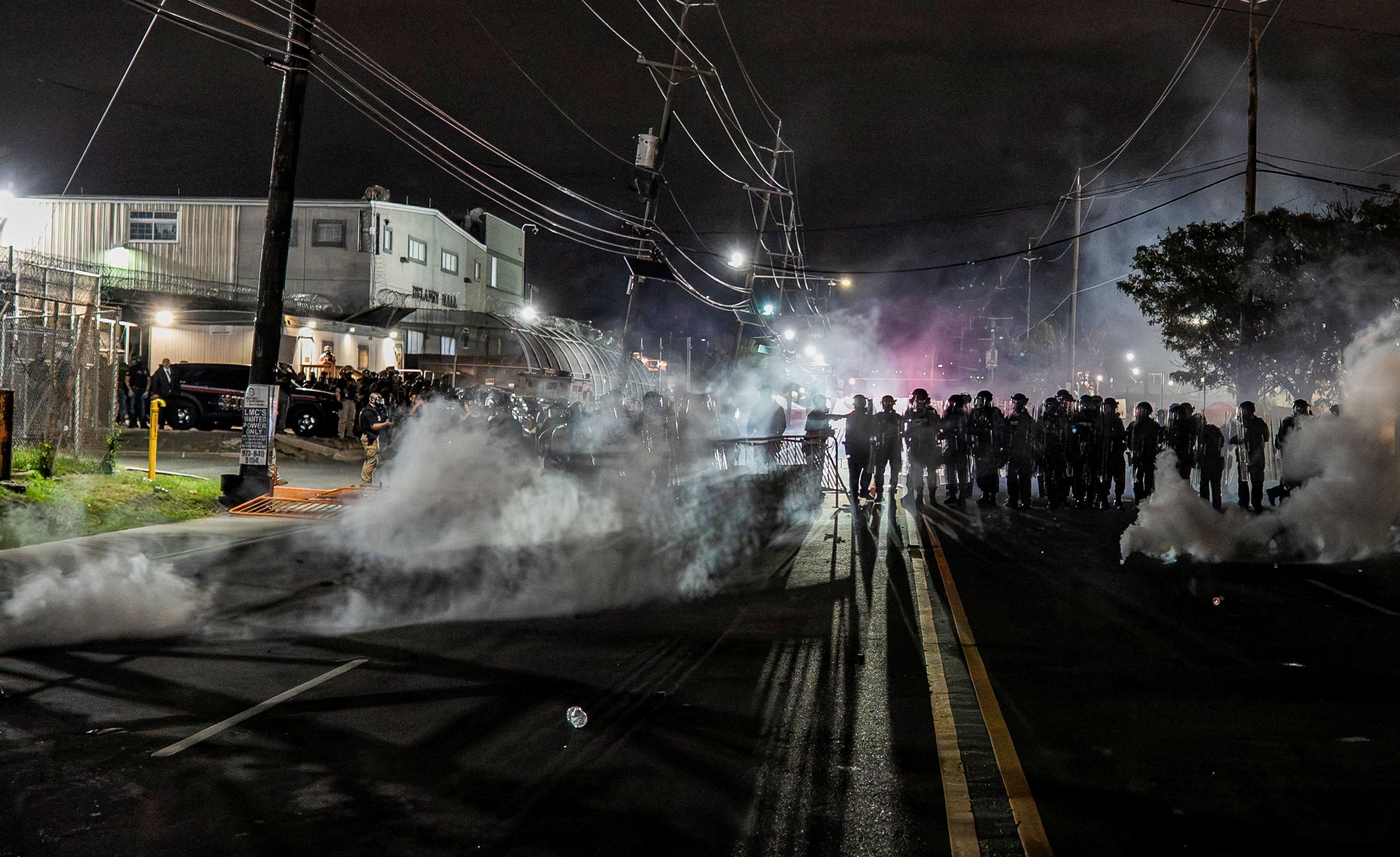 La violencia por las protestas contra la política migratoria de Trump estalla en Nueva Jersey: “Fuera los fascistas del ICE”