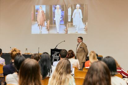 El seminario que Ian Griffiths impartió en la Universidad de Lisboa para los alumnos del último curso del grado de moda.