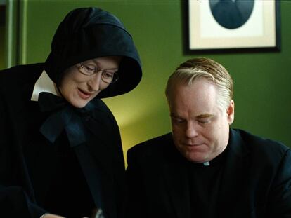 John Patrick Shanley adapta su obra de teatro premiada con el Pulitzer, en ‘La duda’