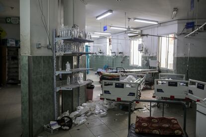 Vista do Hospital Al-Najjar, que foi evacuado depois que o exército israelense assumiu o controle da fronteira de Gaza com o Egito, na terça-feira em Rafah.