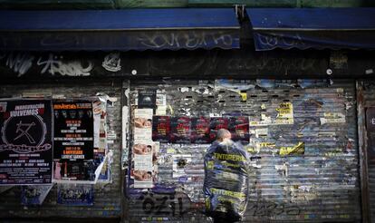 Small mom-and-pop stores have also suffered from the liberalization of opening hours introduced by the Popular Party in 2012. These establishments are calling for a return to the old model that only allowed businesses to open on 22 Sundays and public holidays a year. Pictured, another closed shop on Pez street.