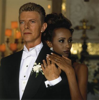 David Bowie posa junto a su esposa, Iman.