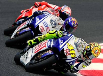 Valentino Rossi, por delante de Jorge Lorenzo y Casey Stoner, en Montmeló.