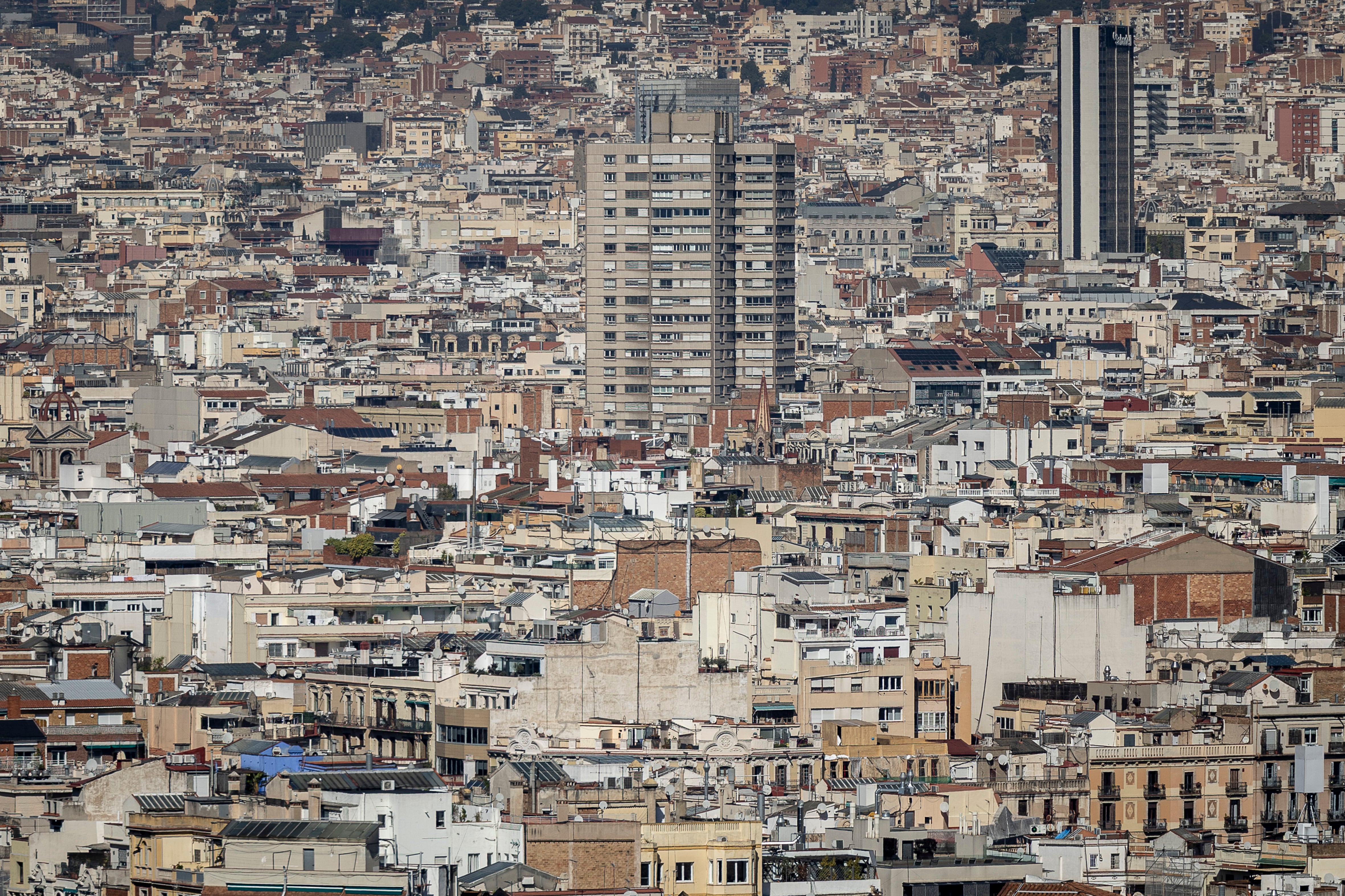 Bloques de pisos, en una imagen de Barcelona tomada desde Montjuic.