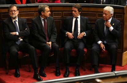 Los expresidentes del Gobierno Mariano Rajoy, José Luis Rodríguez Zapatero, José María Aznar y Felipe González, en el Congreso de los Diputados.