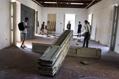 Instalación en el Centro de Desarrollo de las Artes Visuales, en la plaza Vieja, una de las sedes de esta 12 edición de la Bienal de la Habana.