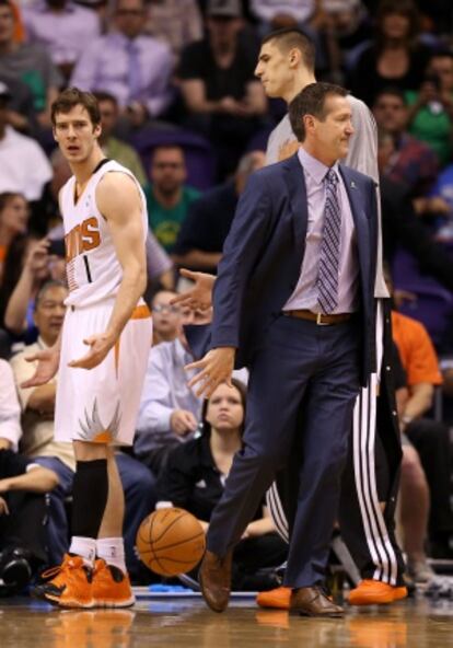 Jeff Hornacek, a la derecha, durante un partido de los Suns.