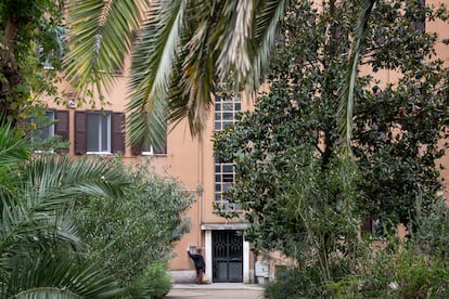 El edificio de Garbatella en el que creció Meloni.