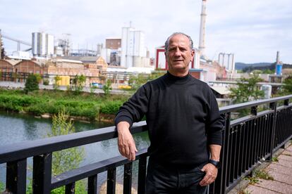 Manuel Somos, trabajador de la siderurgia en Torrelavega.
