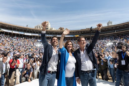 Carlos Mazón,  María José Catalá y Alberto Núñez Feijóo, este domingo en Valencia. 